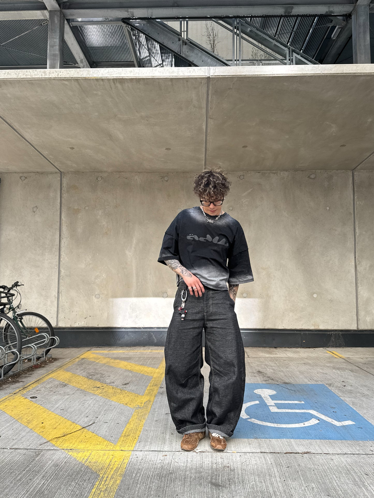 2 BUBBLY LETTER W TEE