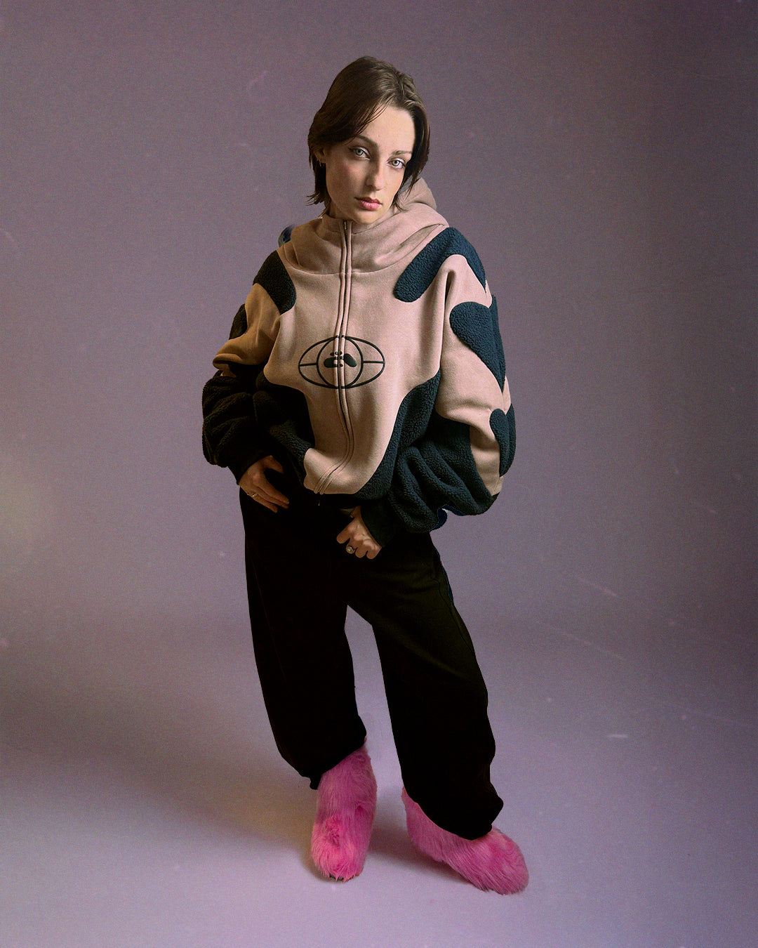 0 BEIGE BLACK HOODIE